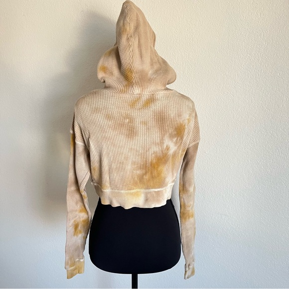 Wild Fable Ribbed Knit Cropped‎ Hooded Sweater in Tie Dye yellow, tan and brown - Picture 2 of 7